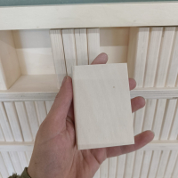 Boekenkast met Bijbelboeken